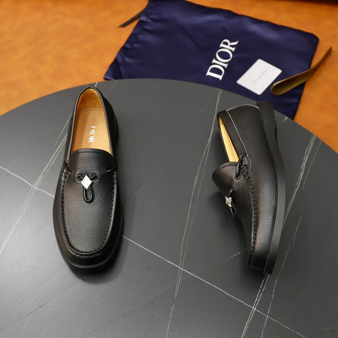 Ex-factory price: 540🙅‍♂️🙅‍♂️🙅‍♂️ Brand: Dior DIOR Standard code: Men's code 38/44 (45 can be customized) Grade: Same as the official website Material: Original cowhide stitching, cowhide lining, original TPU wear-resistant soft outsole Style categories: Leisure and sports version, footwear for driving, young fashion, European and American trends, British style Color: actual picture color